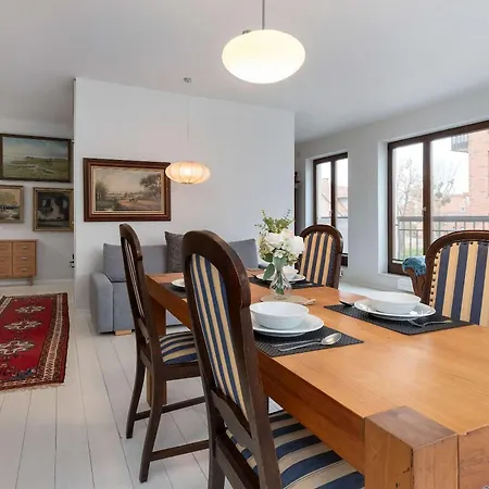 Apartment Elegant Szafarnia With Parking Near Old Town By Renters