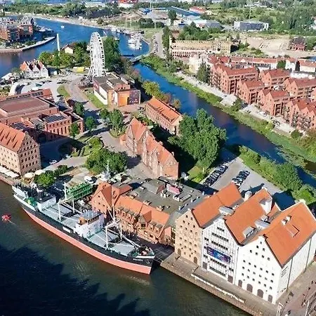 Elegant Szafarnia With Parking Near Old Town By Renters グダニスク