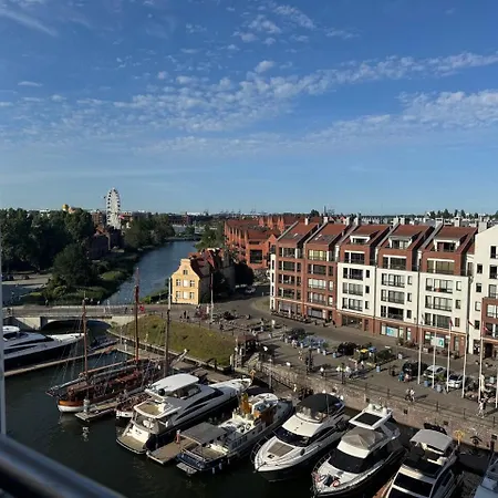 Elegant Szafarnia With Parking Near Old Town By Renters グダニスク