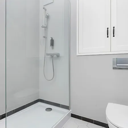 Daire Elegant Szafarnia With Parking Near Old Town By Renters Prestige