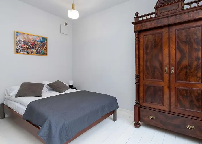 Apartment Elegant Szafarnia With Parking Near Old Town By Renters