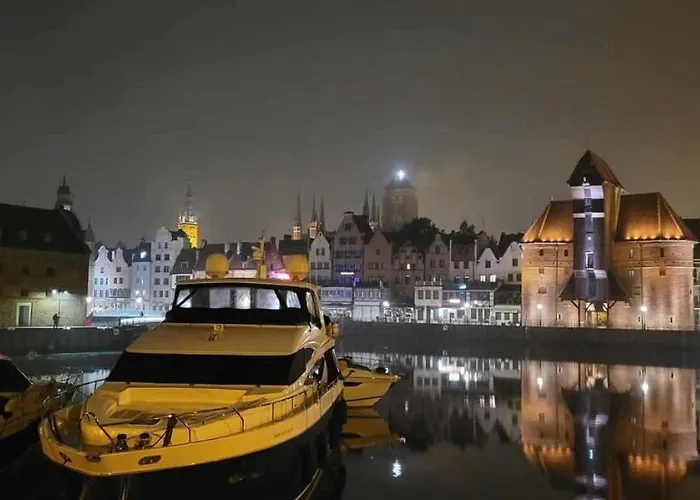 Apartment Elegant Szafarnia With Parking Near Old Town By Renters