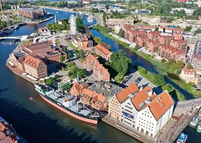 Elegant Szafarnia With Parking Near Old Town By Renters Gdańsk