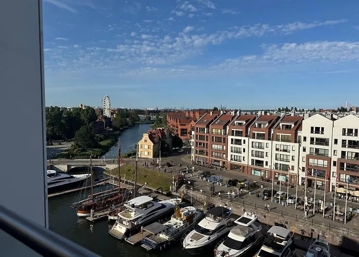 Elegant Szafarnia With Parking Near Old Town By Renters Gdansk