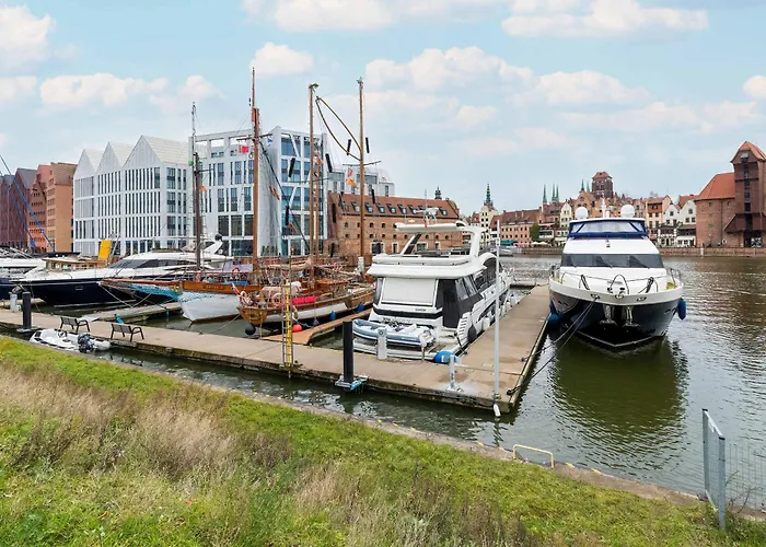 Elegant Szafarnia With Parking Near Old Town By Renters Gdańsk